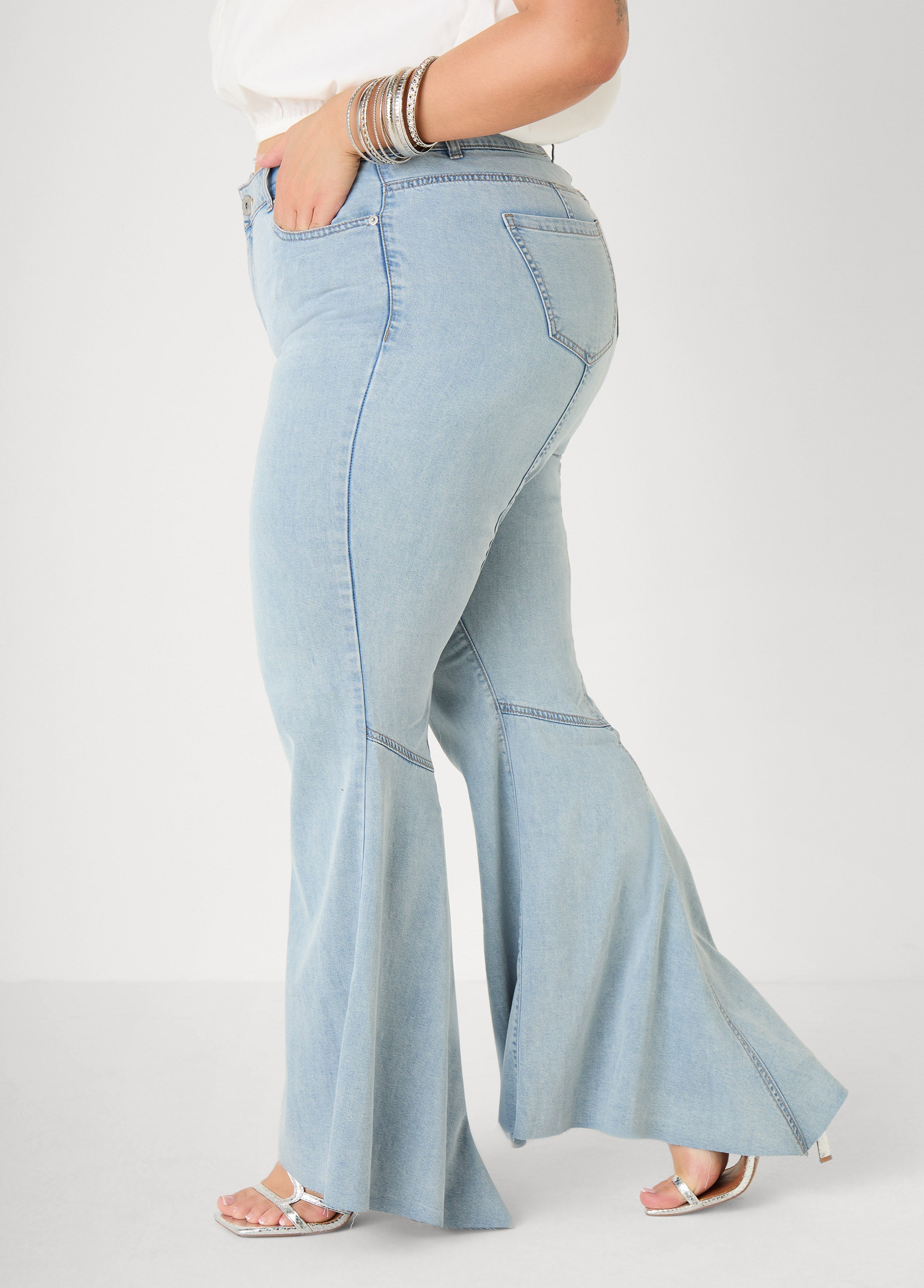 Plus Size Light Wash Flare Jeans Mid Rise Trendy Bell Bottom Jeans