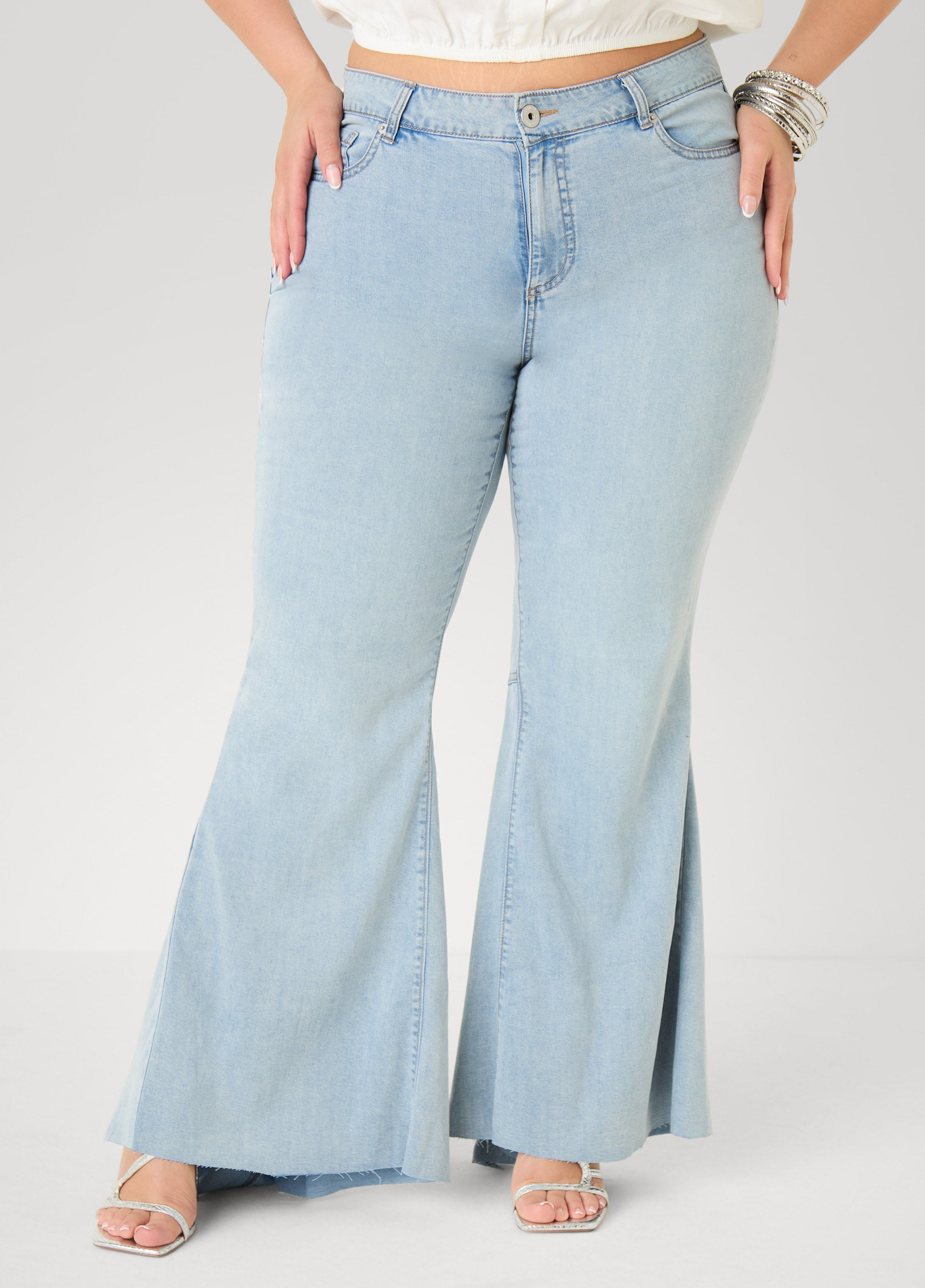 Plus Size Light Wash Flare Jeans Mid Rise Trendy Bell Bottom Jeans