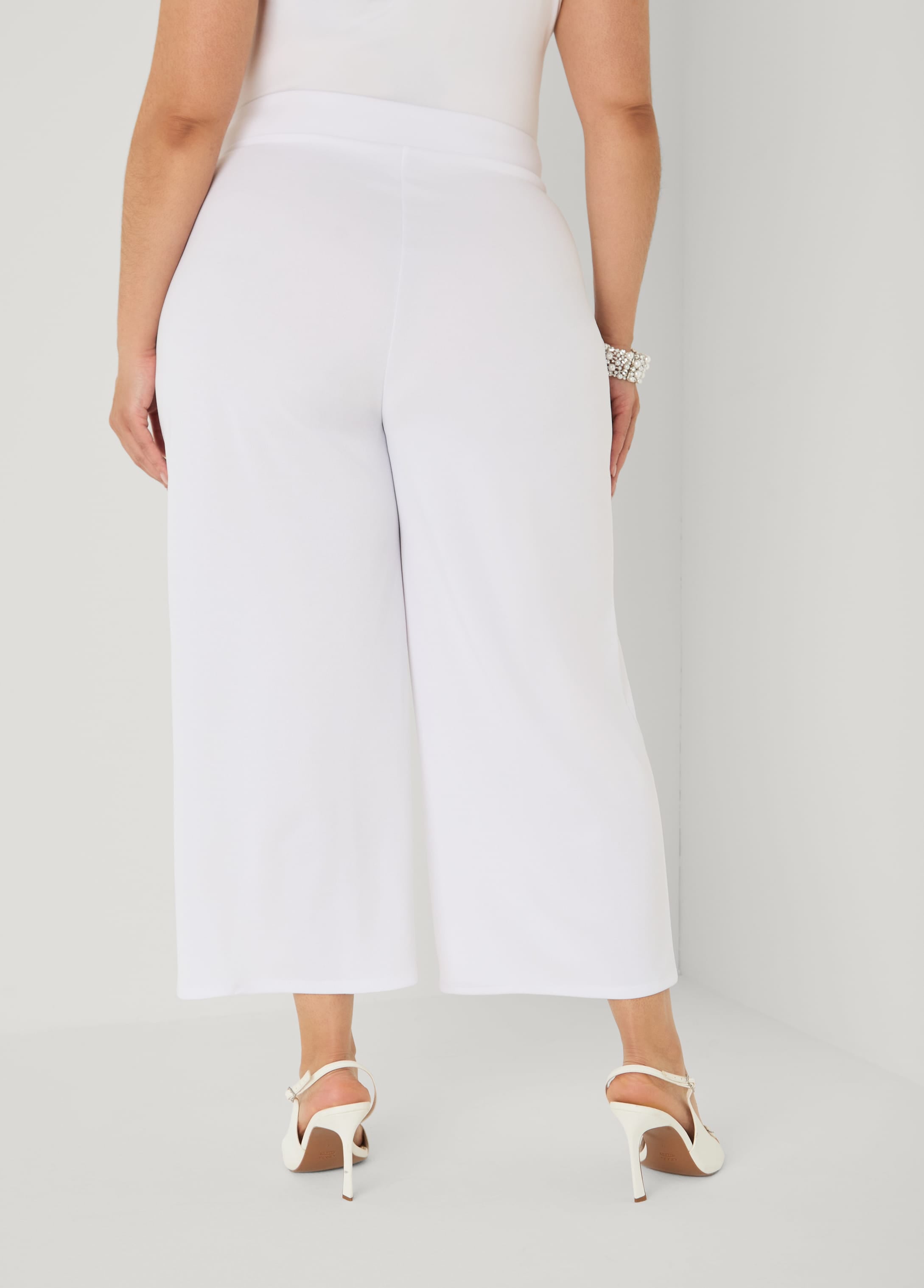 white dress capris plus size Conjunto Chic And Simple Denim Capri - Blanco Features a zip fly with button closure and four Rago Women's Plus Size Light