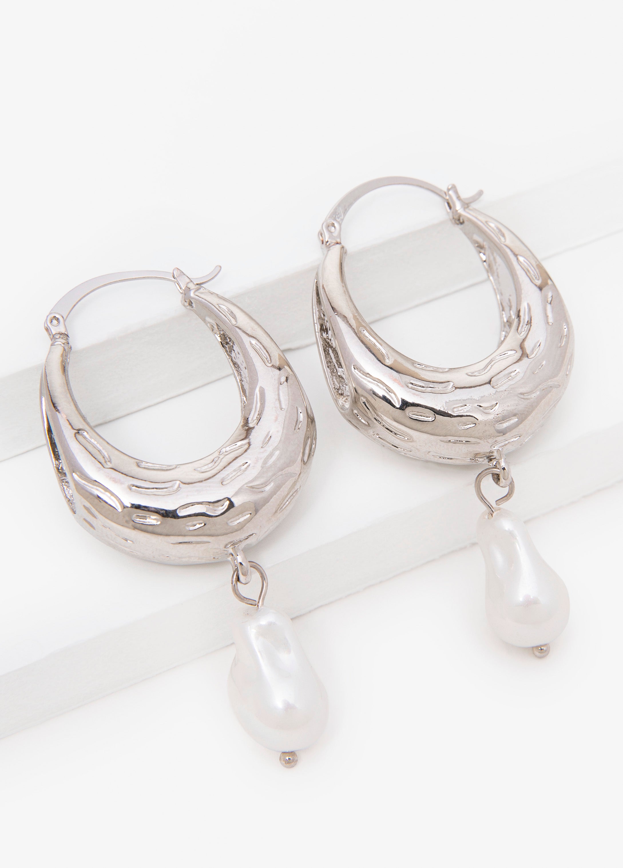 trendy texture silver huggie hoops pearl earrings hoop earrings