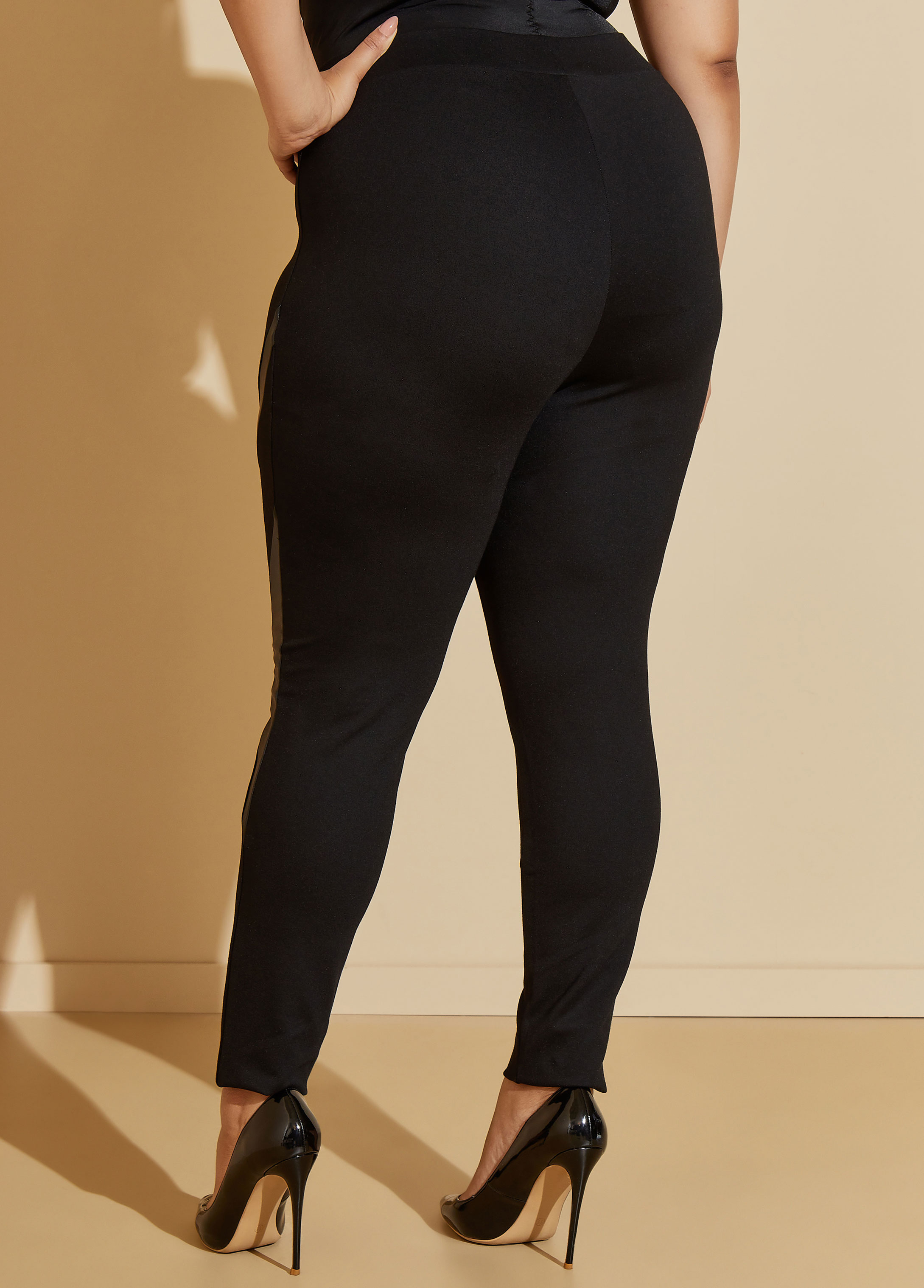 Ave Leisure  Women's Plus Size Splice Panel Legging - Black - 30w